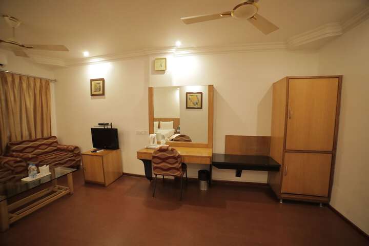 Room 10 of 35