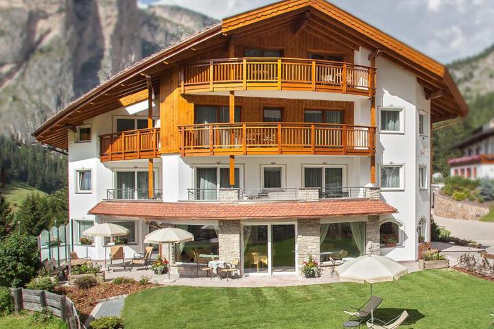 Garni-Hotel Aghel Suites & Apartments