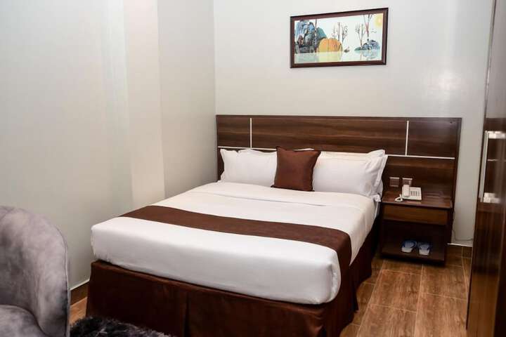 Room 17 of 32