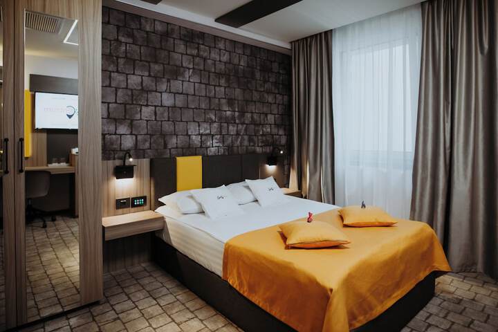 Room 42 of 132