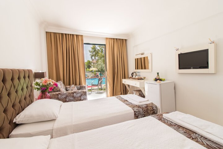 Room 6 of 32