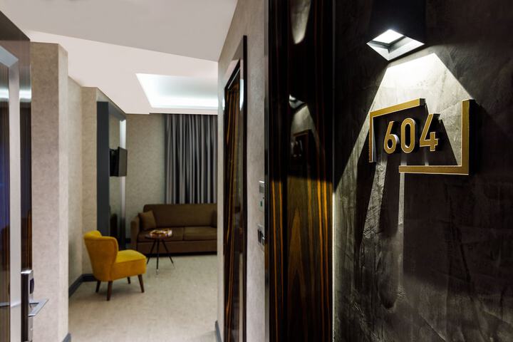 Room 42 of 107