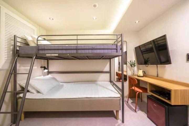 Room 25 of 48