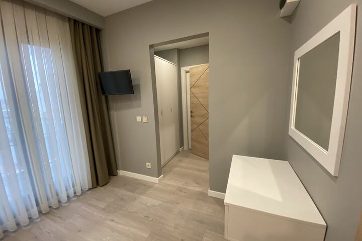 Room 6 of 24
