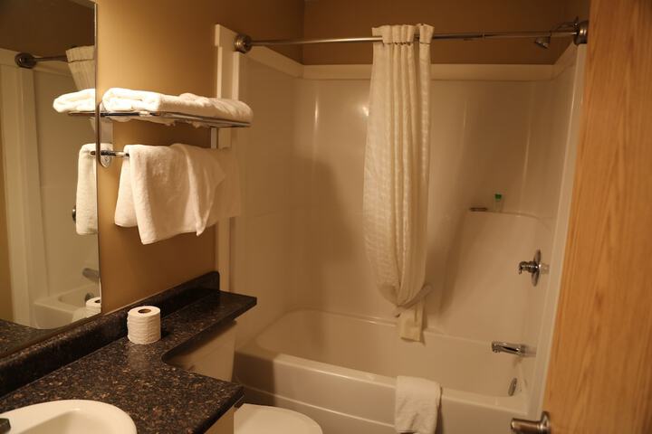 Room 7 of 9