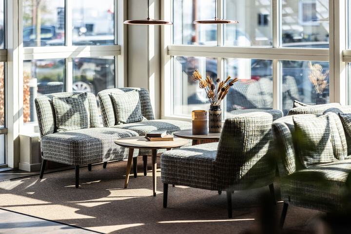 Lounge 57 of 64