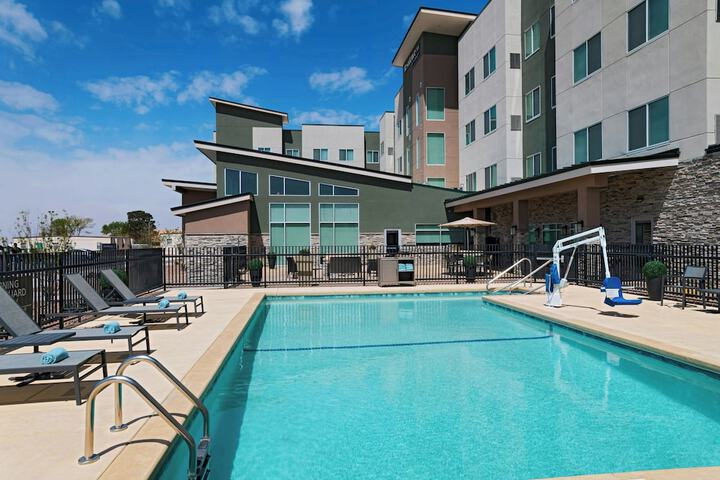 Pool 17 of 24