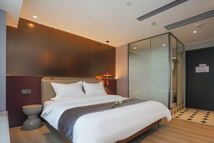 Room 12 of 61