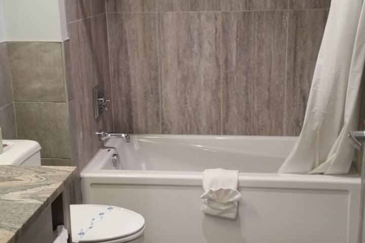 Premier 2 Queen Beds Accessible (7 of 40)