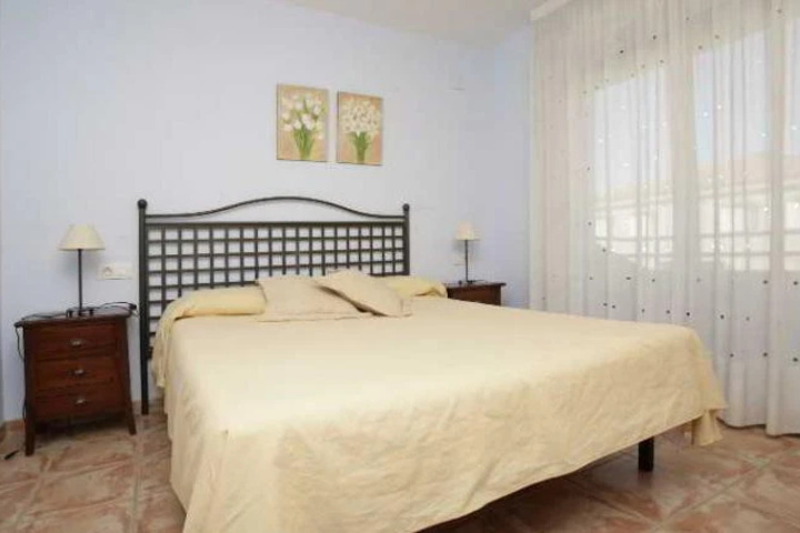 Room 4 of 9