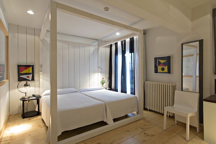 Room 10 of 82