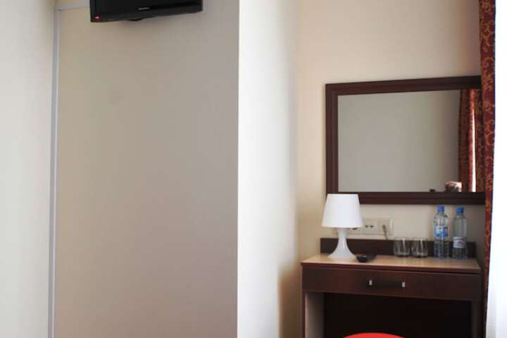Room 5 of 27