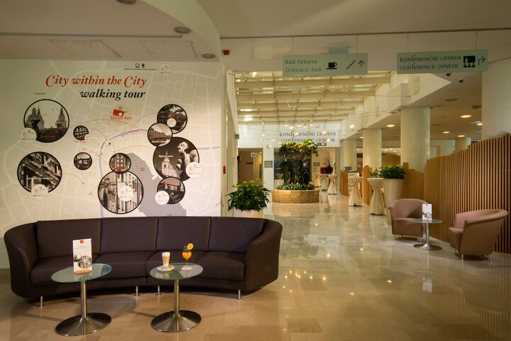 Entrance & Lobby