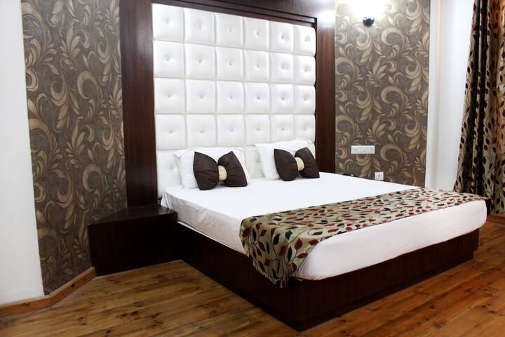 Room 9 of 31
