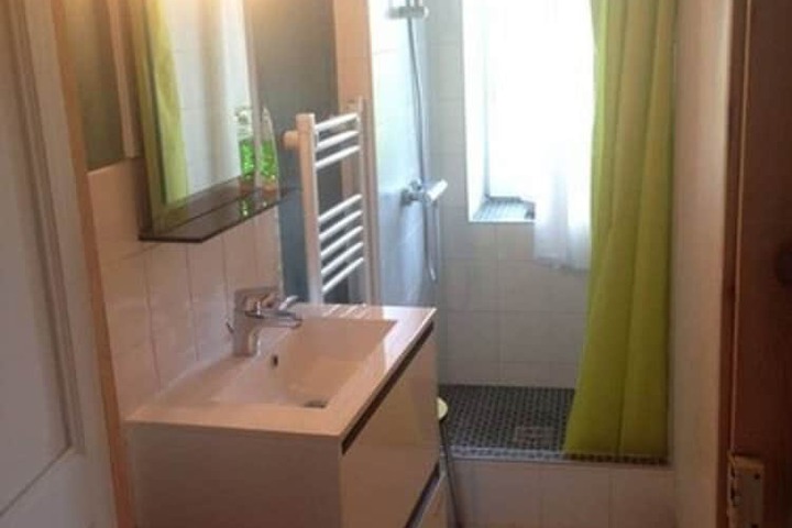 Room 6 of 16