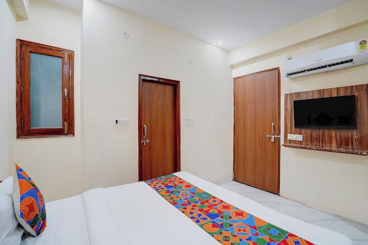 Room 10 of 29