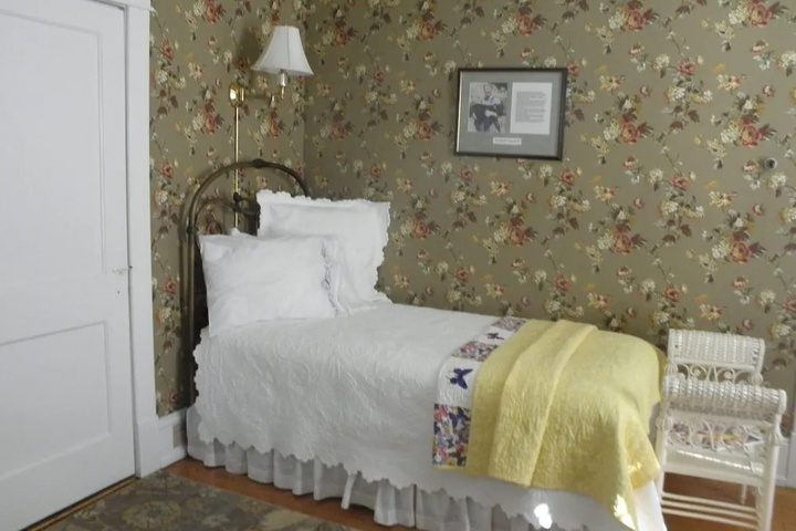 Room 6 of 24