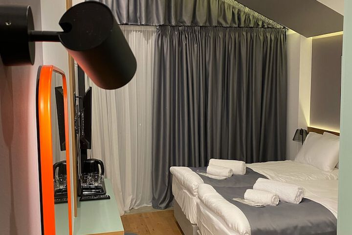 Room 13 of 147