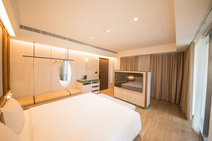 Room 107 of 243