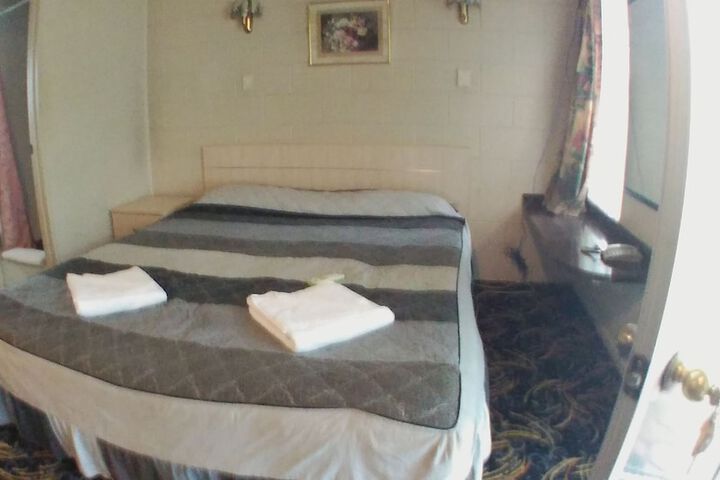 Room 6 of 22