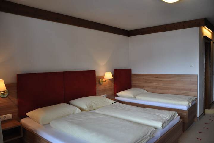 Room 6 of 33