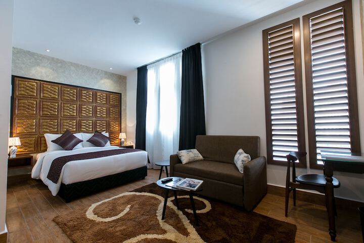 Room 10 of 33