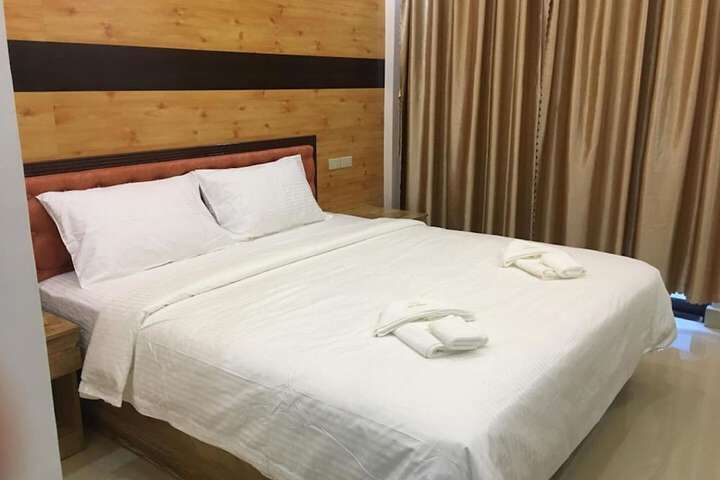 Room 8 of 20