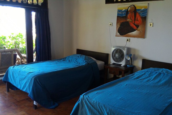 Room 4 of 25