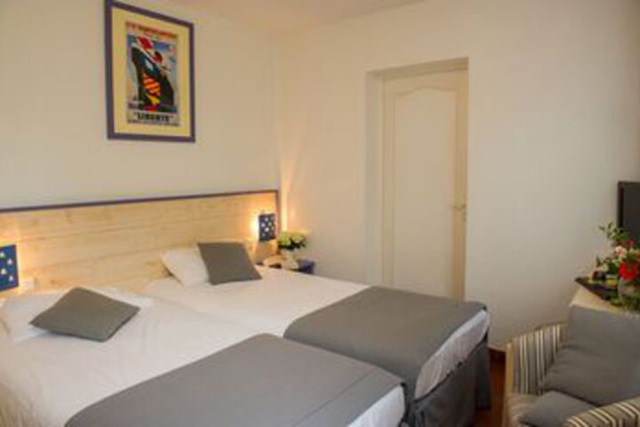 Room 12 of 25