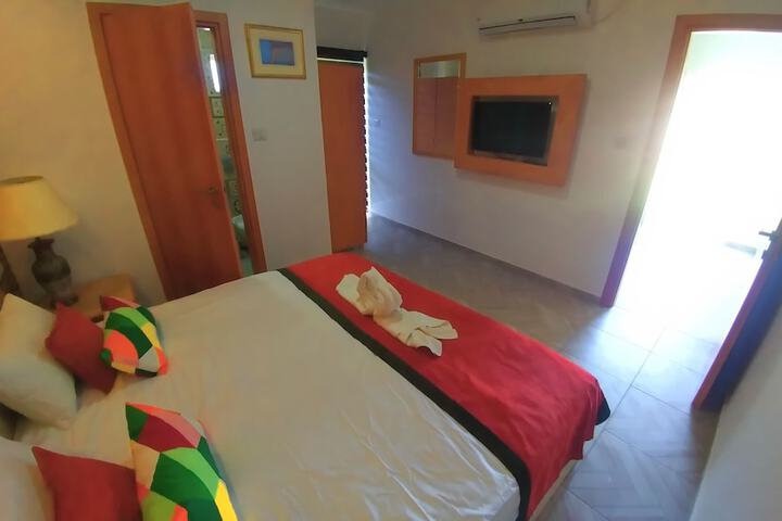 Room 3 of 80