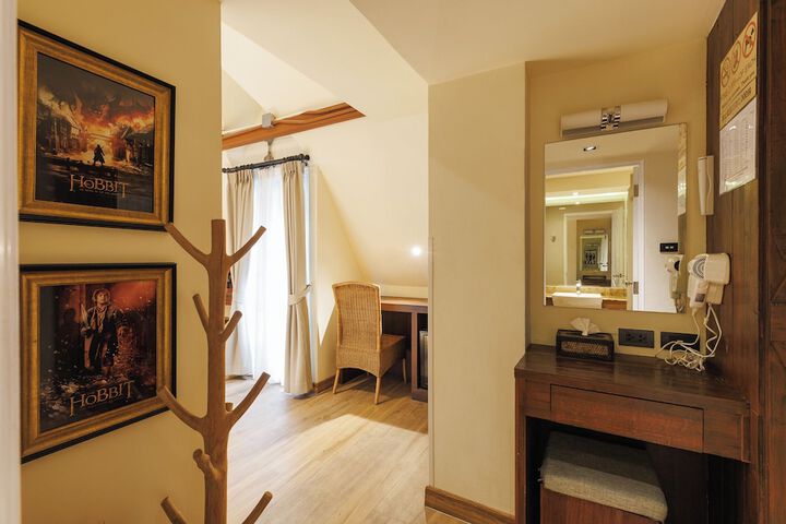 Room 72 of 193