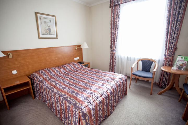 Room 7 of 108
