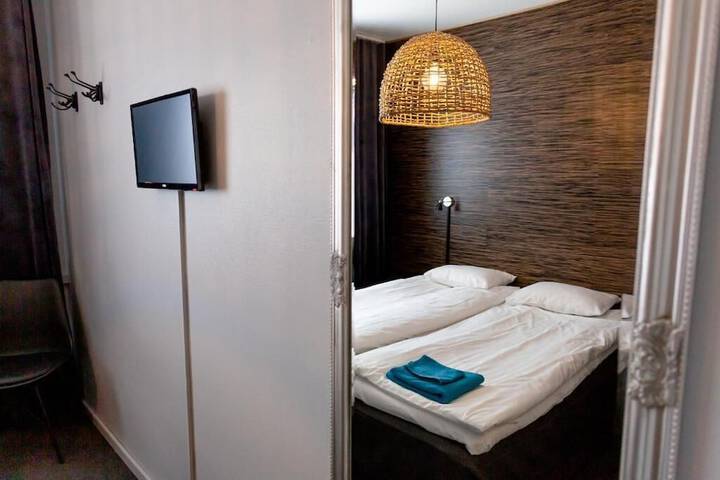 Room 12 of 50