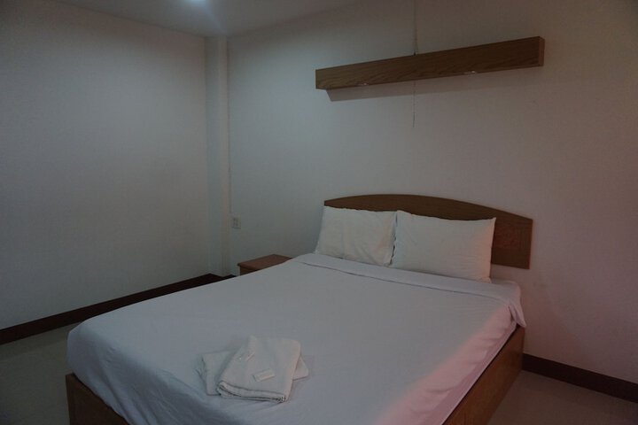 Room 5 of 18