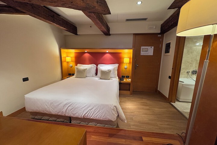 Room 173 of 290