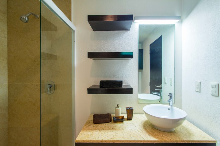 Room 10 of 27
