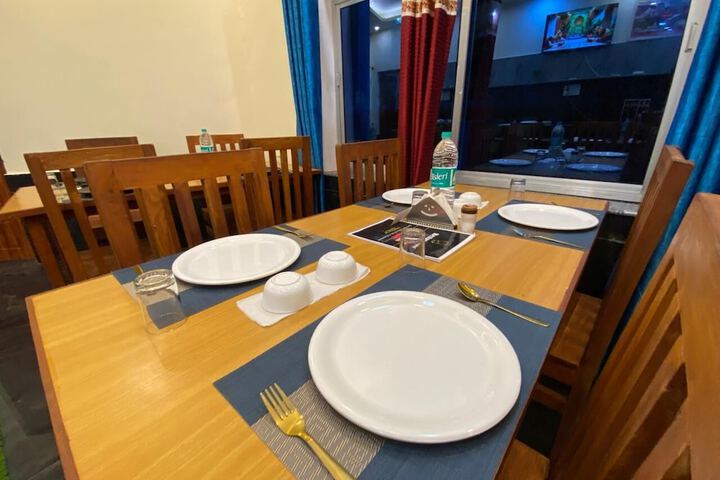 Dining 26 of 34