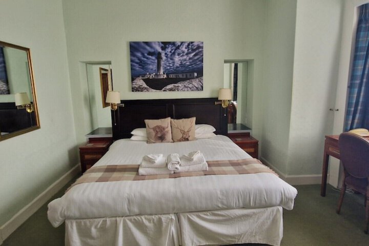 Room 4 of 20