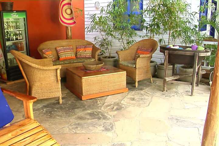 Lounge 35 of 46
