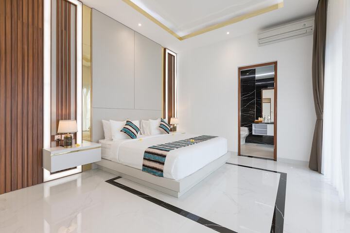 Room 2 of 62
