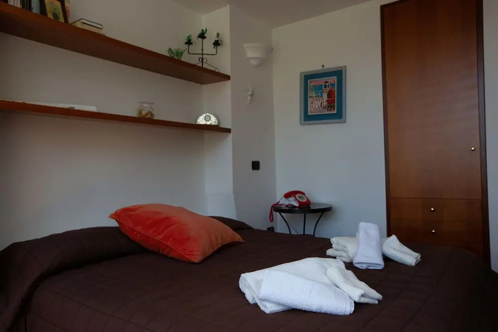 Room 2 of 20