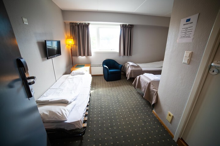 Room 7 of 32