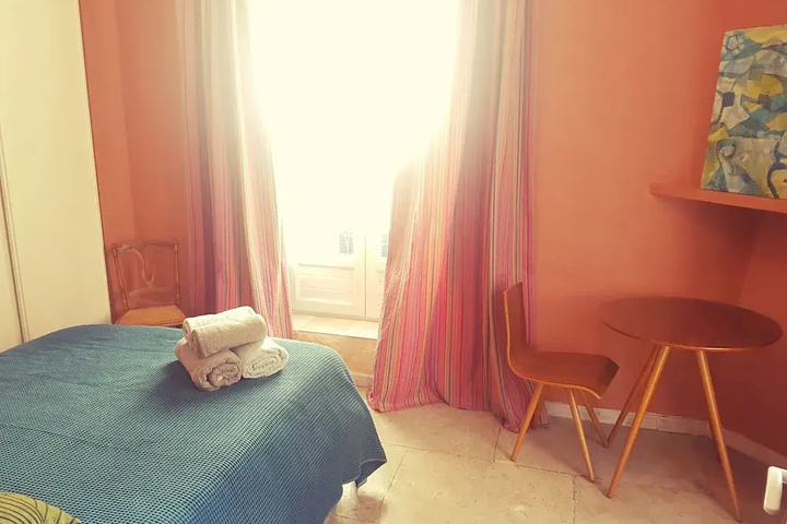 Room 3 of 10