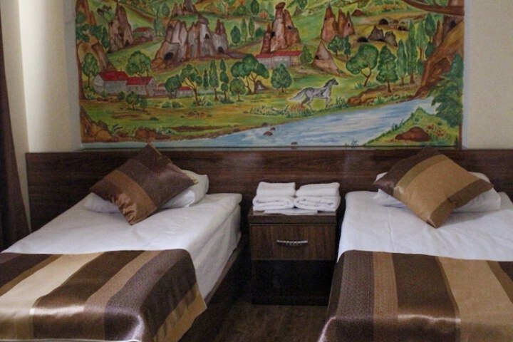 Room 12 of 117