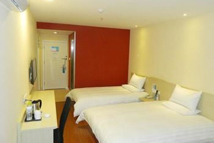 Room 6 of 26