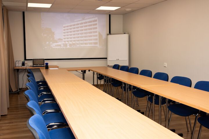 Business Center 42 of 50