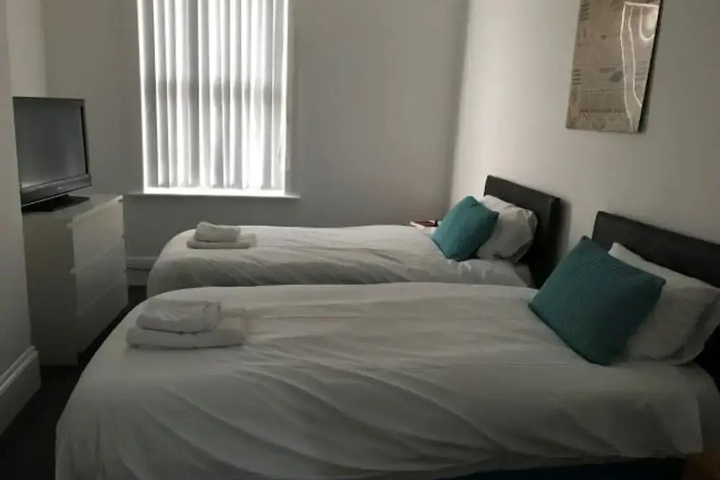 Room 2 of 17
