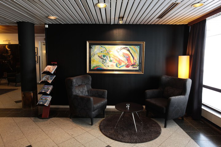 Entrance & Lobby