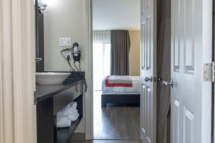 1 King Accessible Studio Suite Water Front (13 of 14)