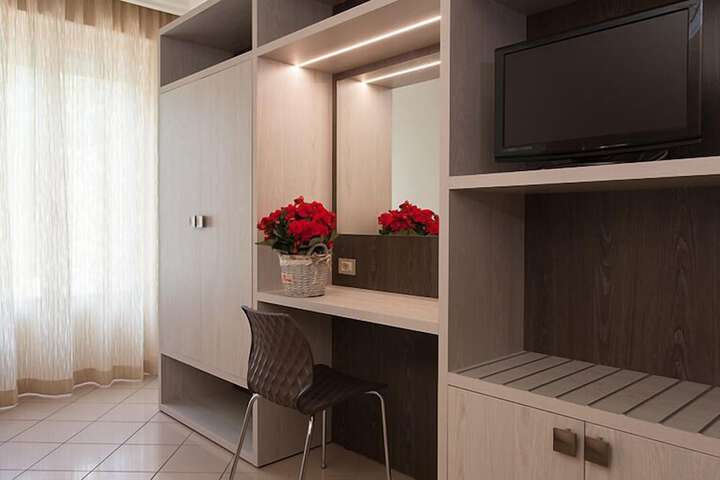 Room 25 of 39